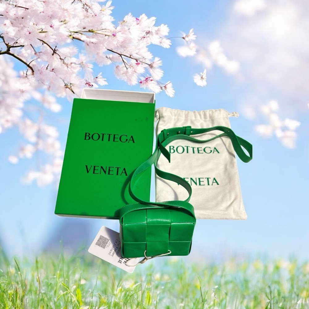 Bottega Veneta RARE Vibrant Green MINI Crossbody Bag
